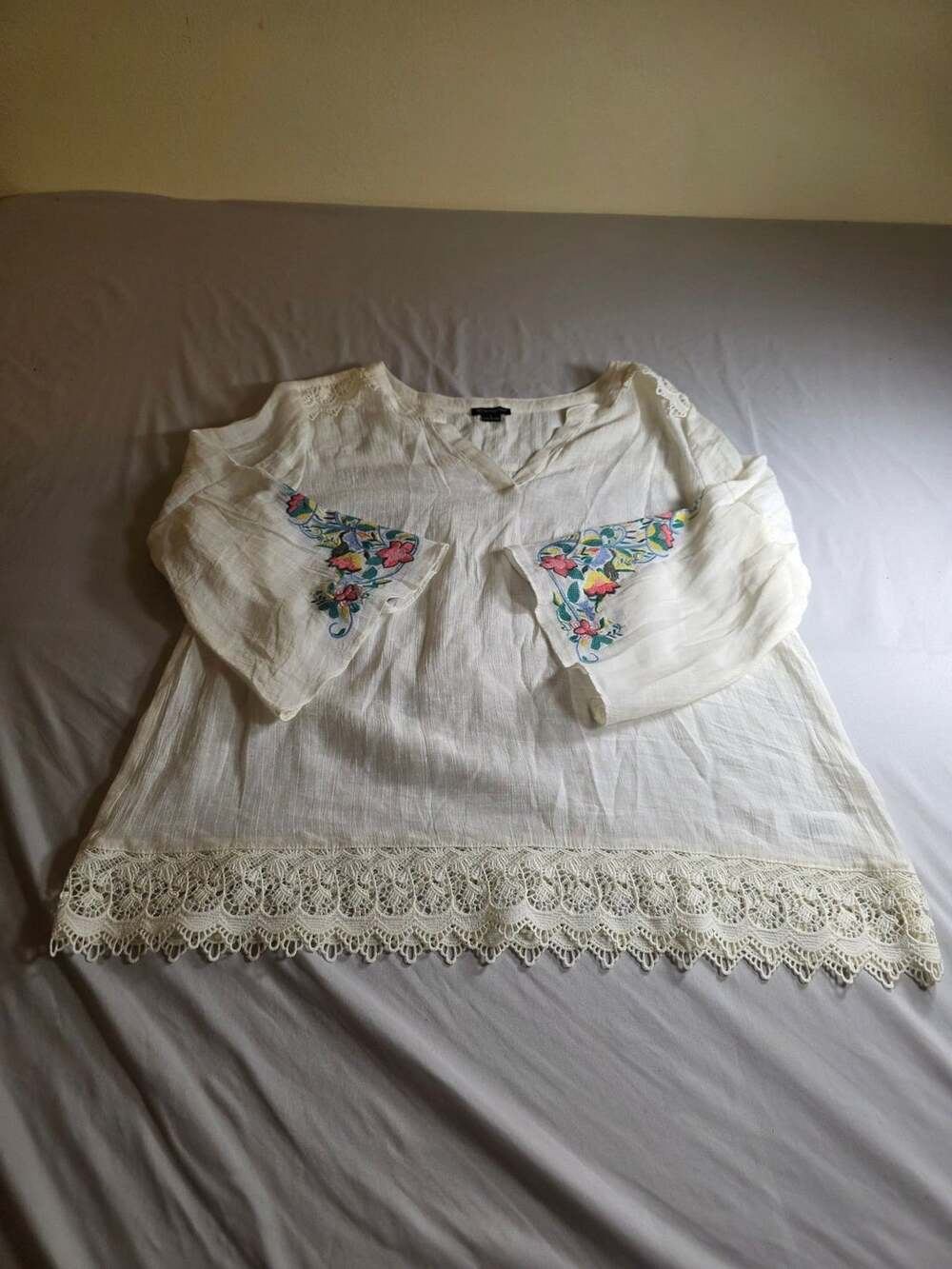 New Directions V-Neck Blouse Size L Ivory